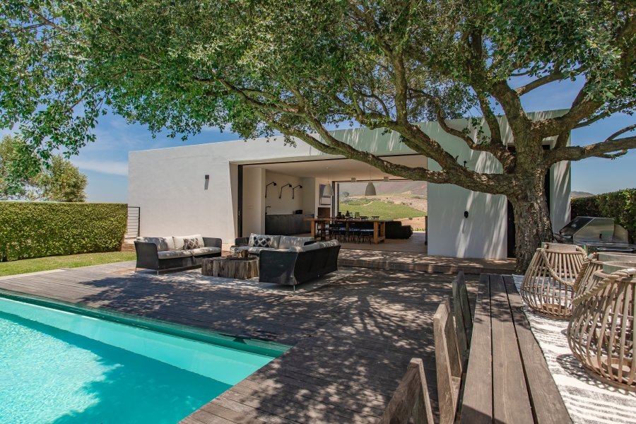 4 Bedroom Property for Sale in Devonvallei Western Cape